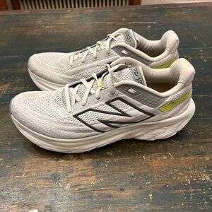 New Balance Fresh Foam X 1080 V13  Size 10D White Men Running Shoes M1080I13-2E